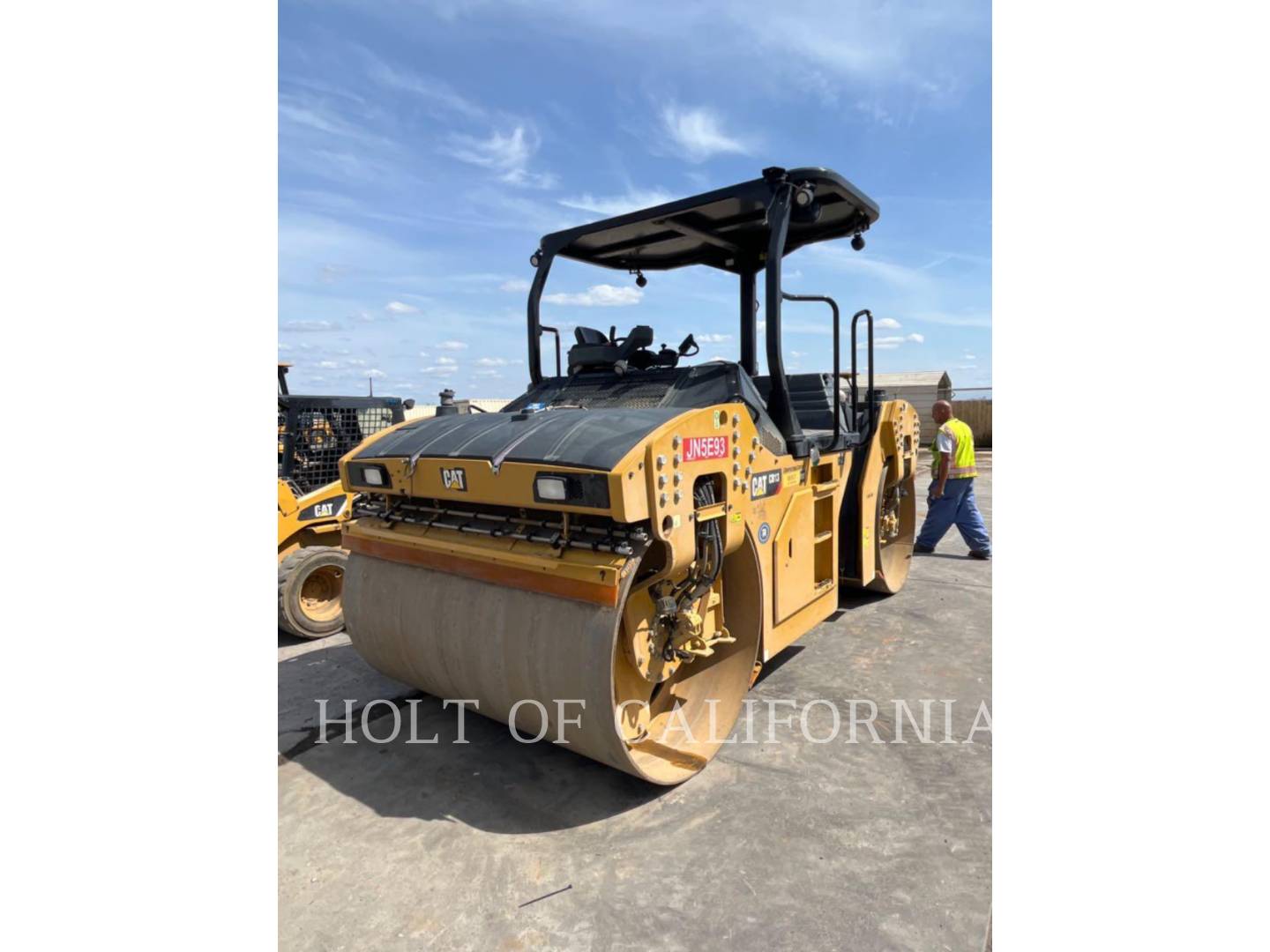 2018 Caterpillar CB13 Compactor