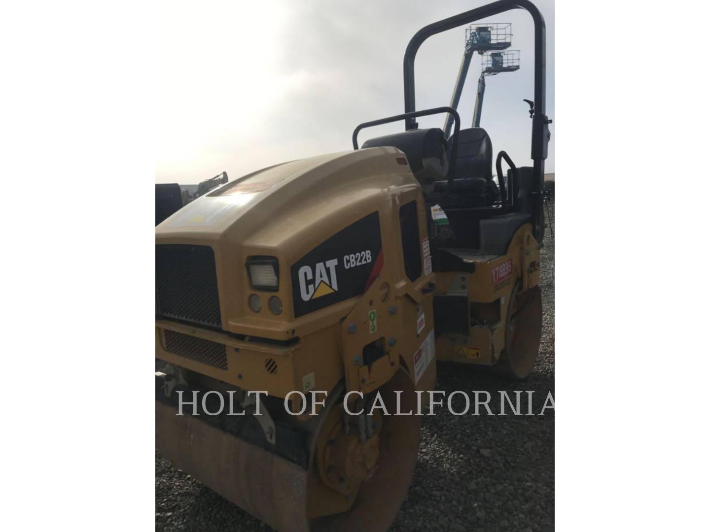 2017 Caterpillar CB22 Compactor