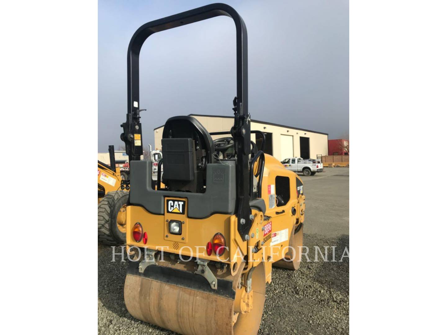 2017 Caterpillar CB22 Compactor