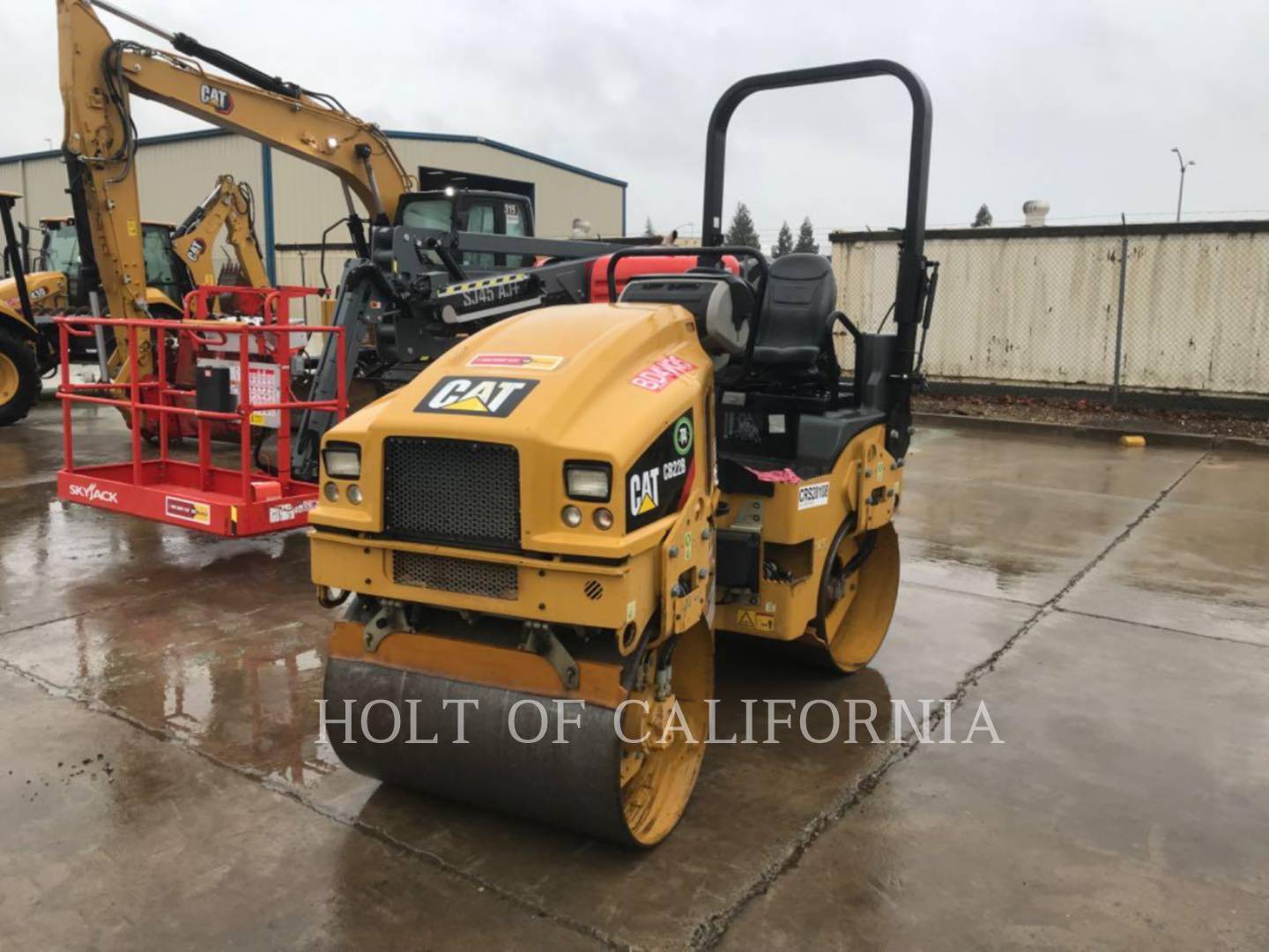 2017 Caterpillar CB22 Compactor