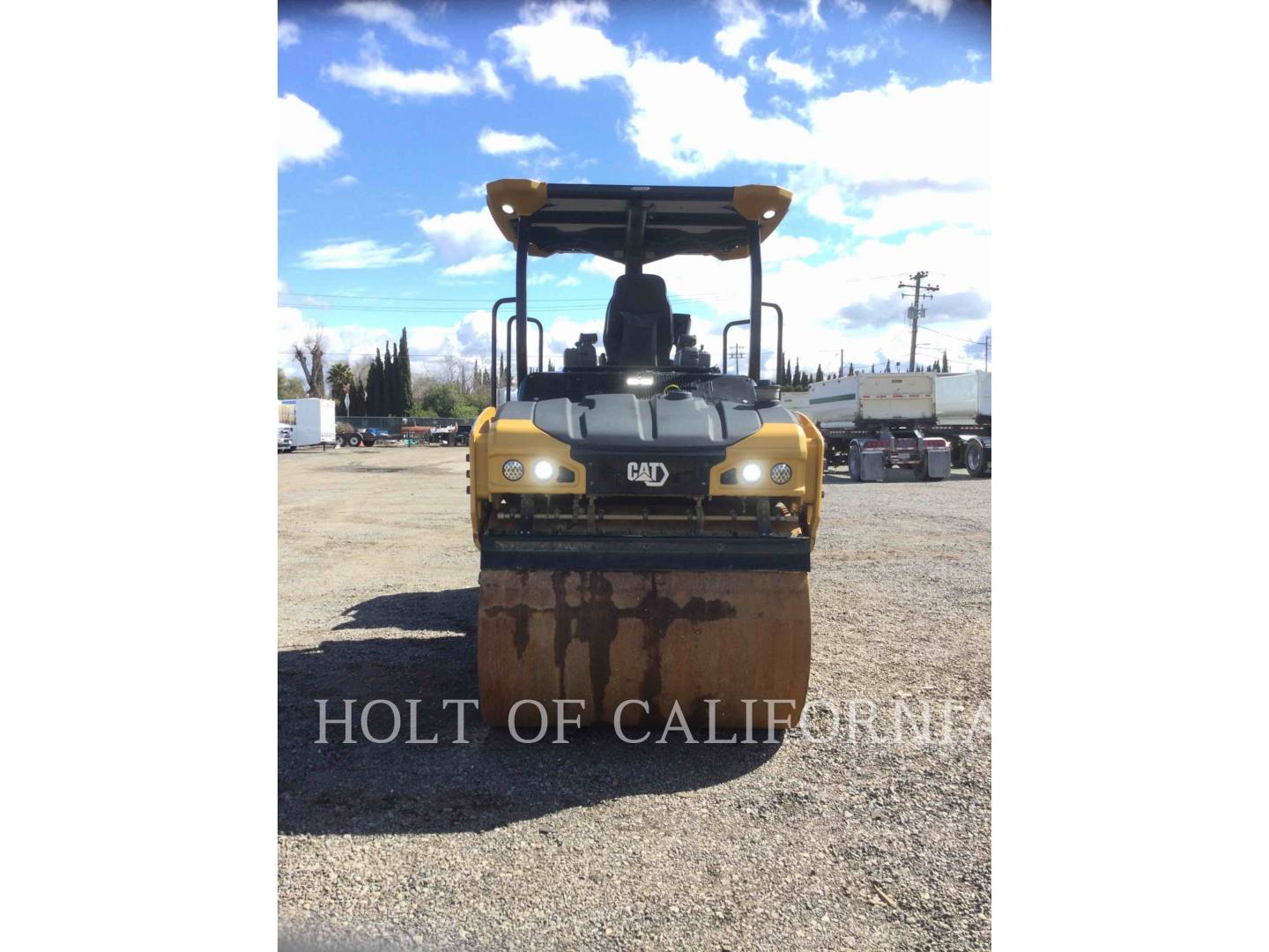 2020 Caterpillar CB7 Compactor