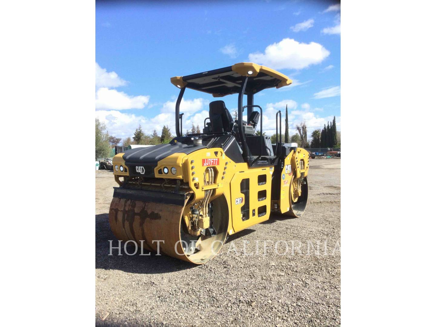 2020 Caterpillar CB7 Compactor