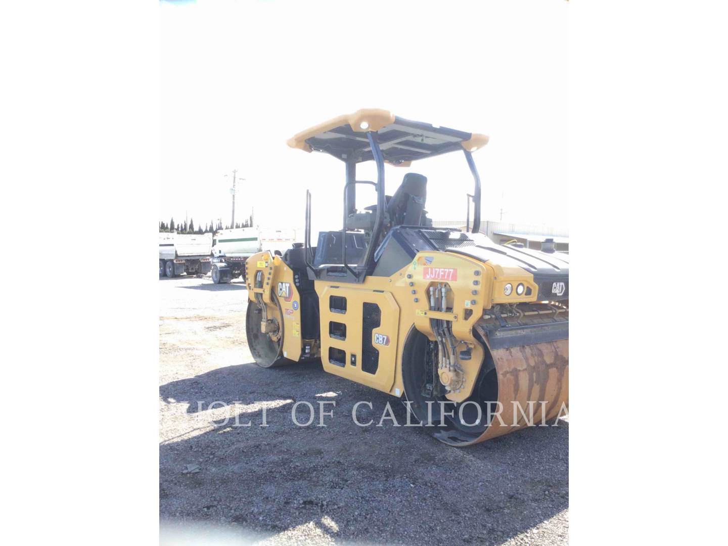 2020 Caterpillar CB7 Compactor