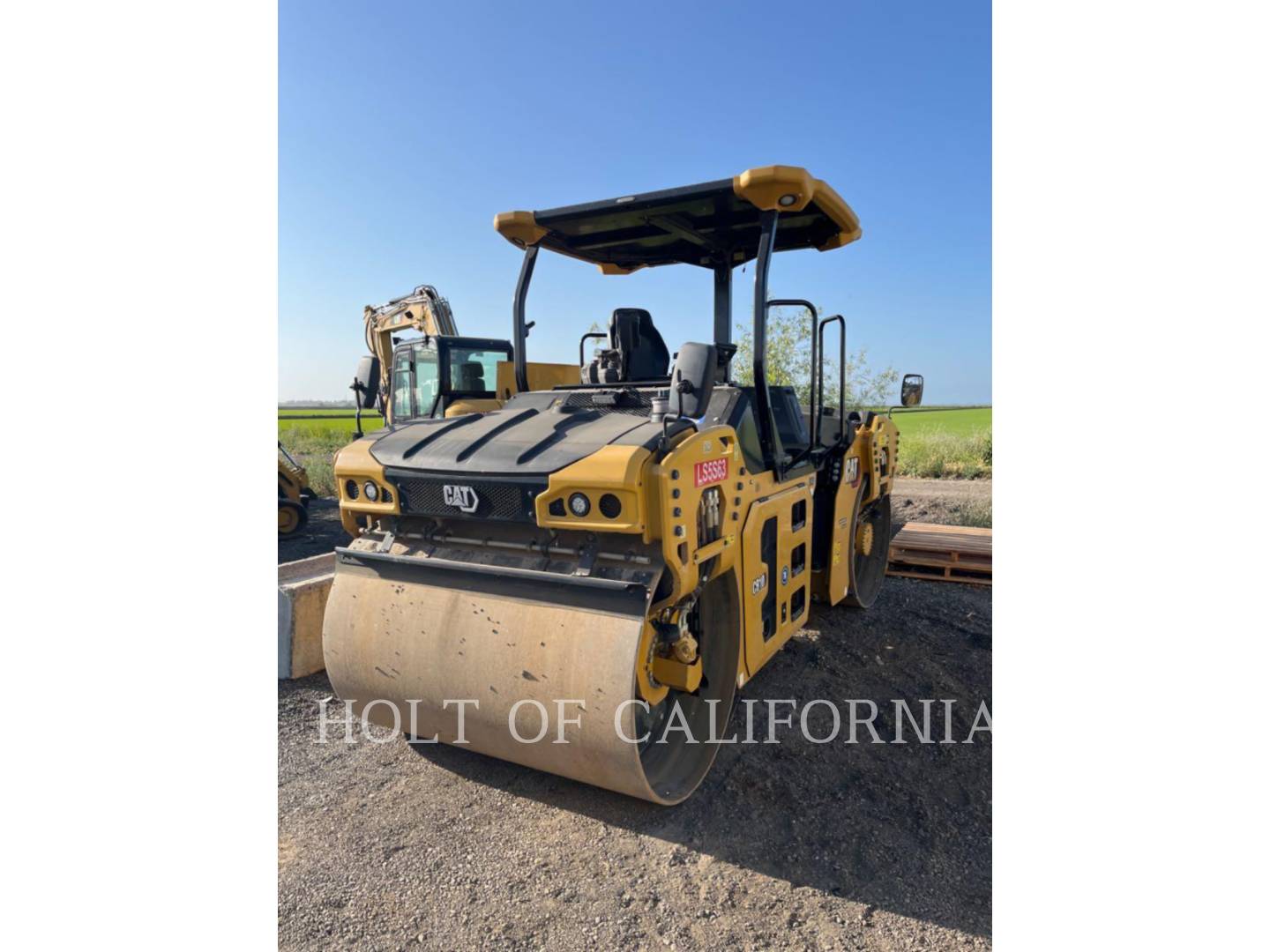 2020 Caterpillar CB10 Compactor