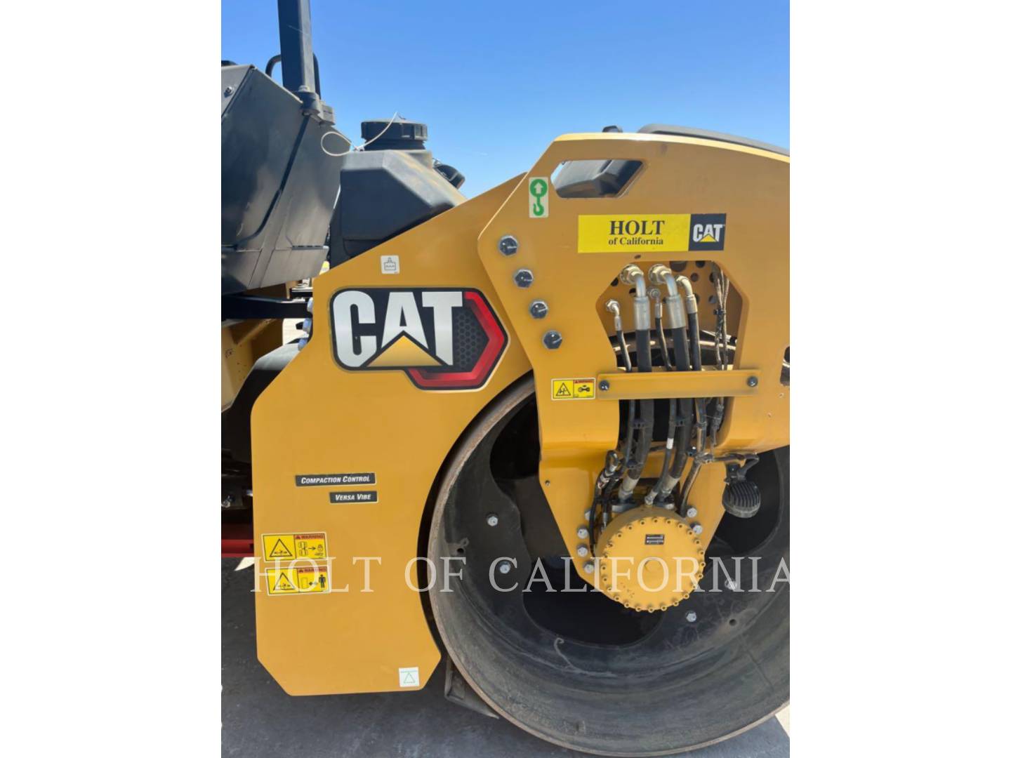 2020 Caterpillar CB10 Compactor