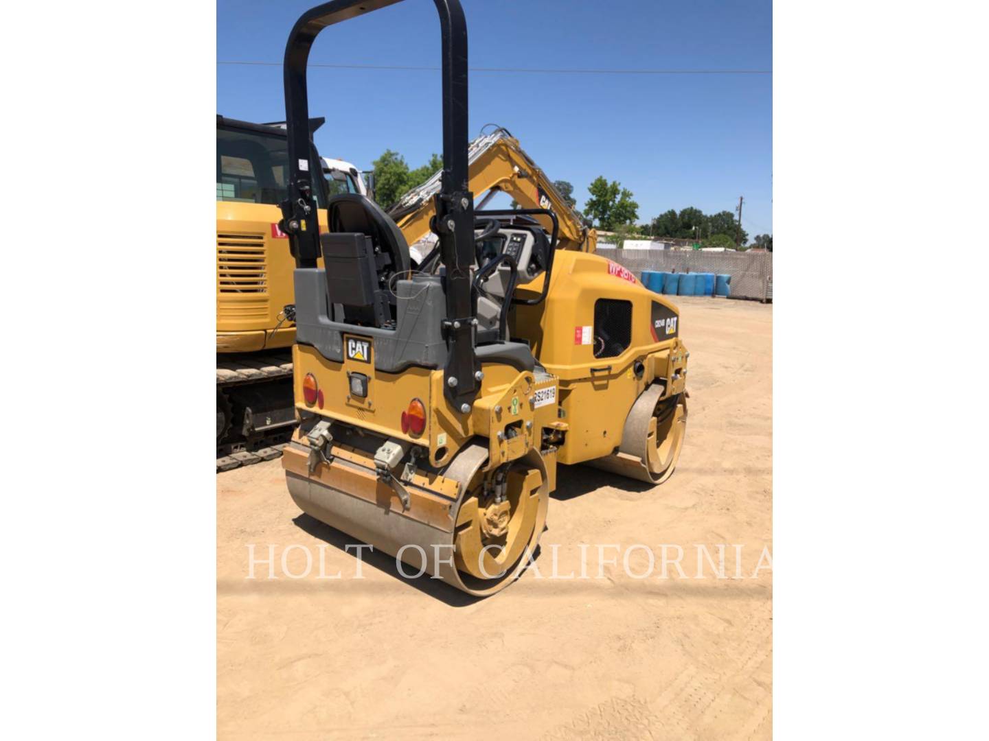 2019 Caterpillar CB24 Compactor