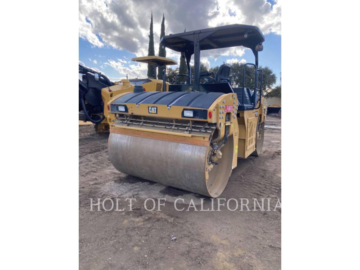 2019 Caterpillar CB13 Compactor