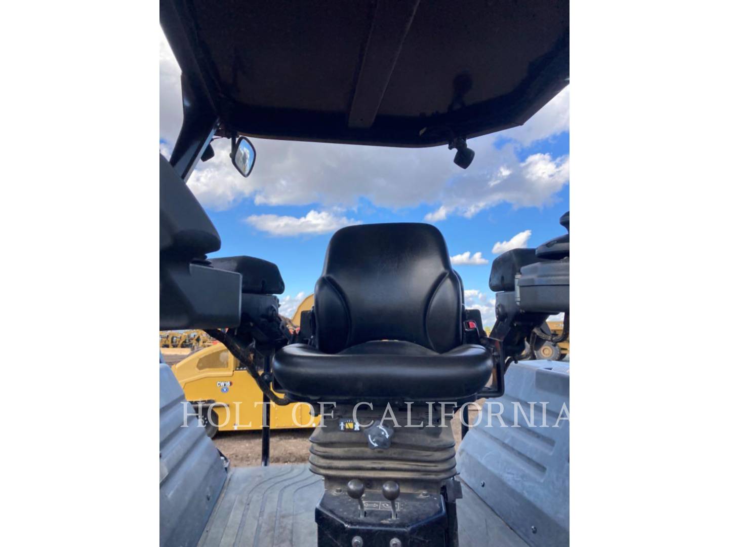 2019 Caterpillar CB13 Compactor