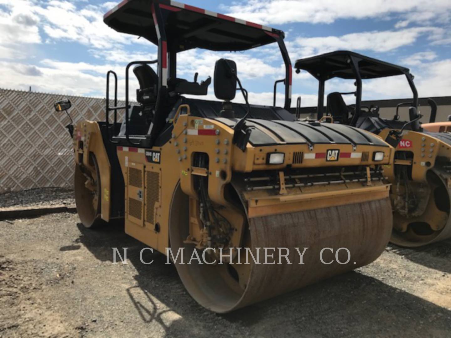 2018 Caterpillar CB64B Paver