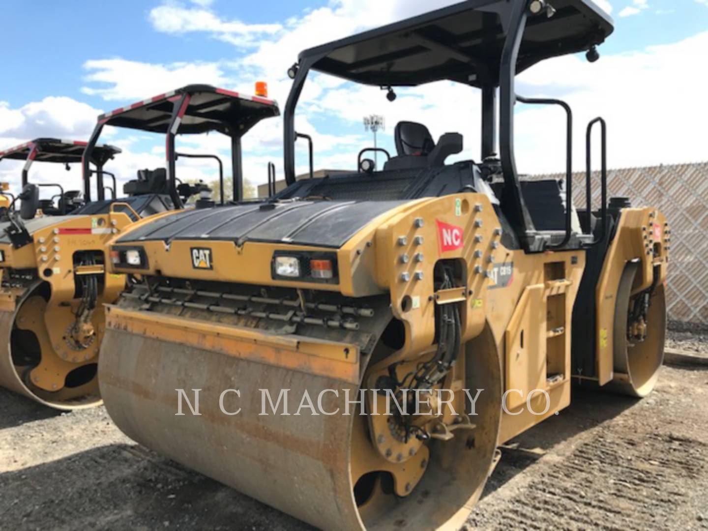 2018 Caterpillar CB15 Paver