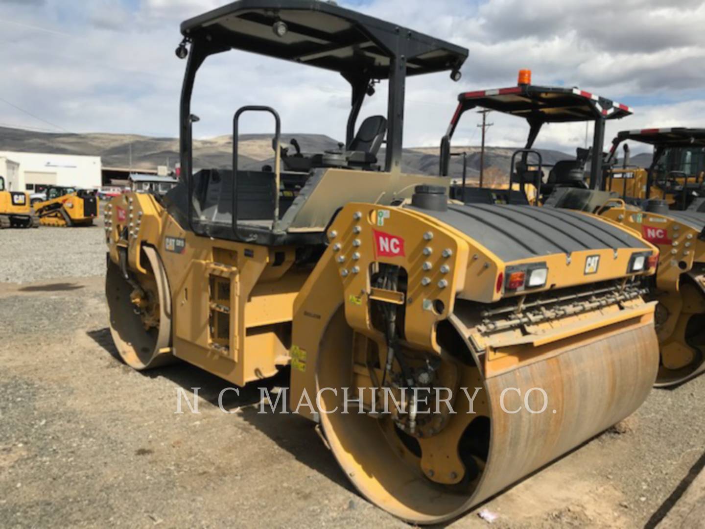 2018 Caterpillar CB15 Paver