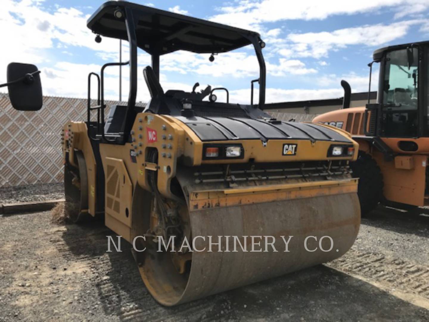 2018 Caterpillar CB15 Paver