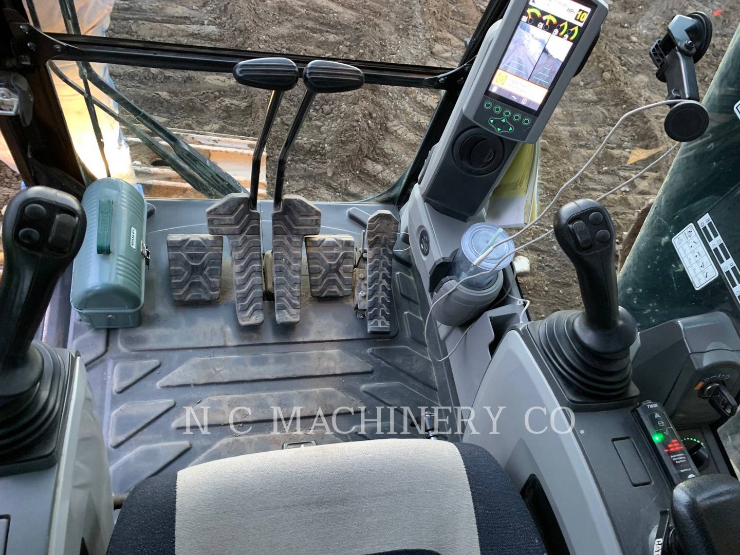 2019 Caterpillar 390F Excavator