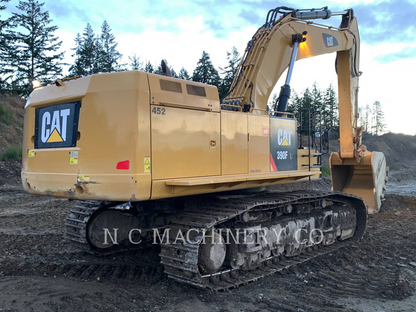 2019 Caterpillar 390F Excavator