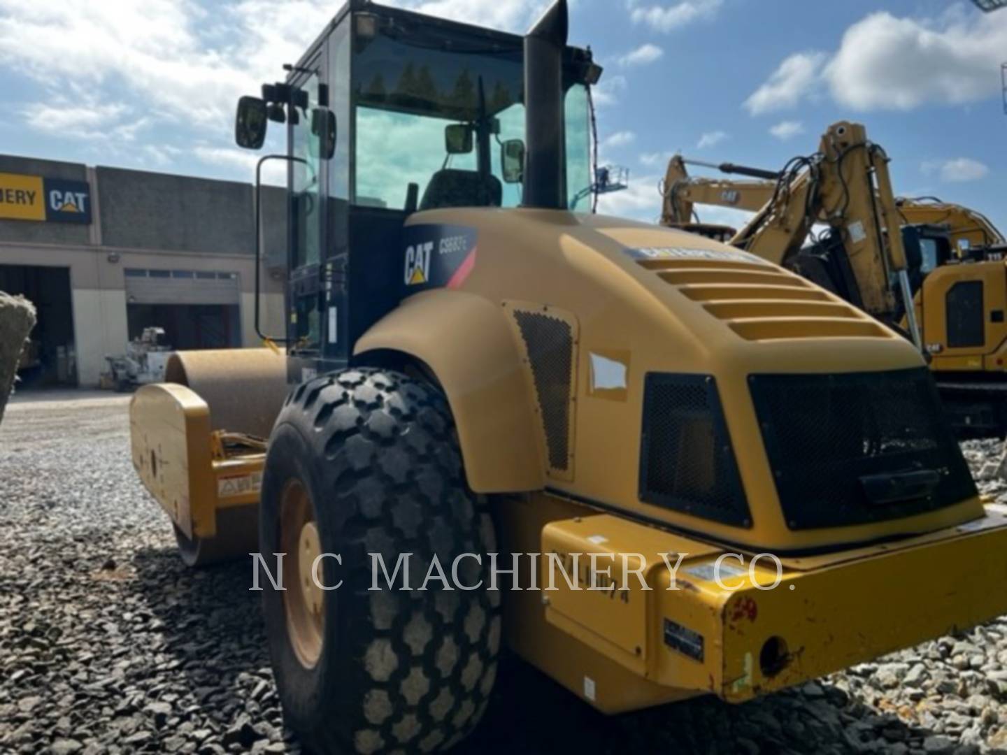 2007 Caterpillar CS683E Paver