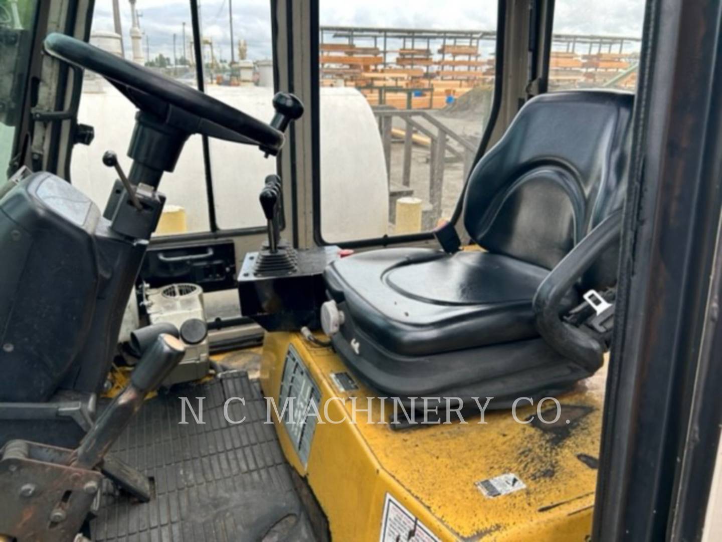 2005 Caterpillar DP70 Forklift