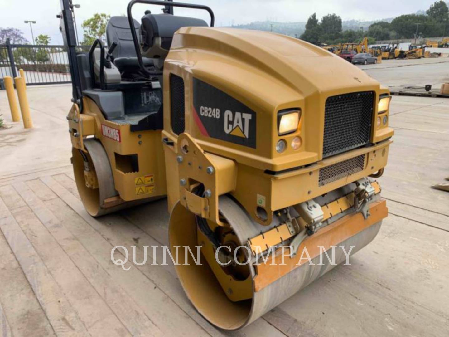 2017 Caterpillar CB24B Asphalt Distributor