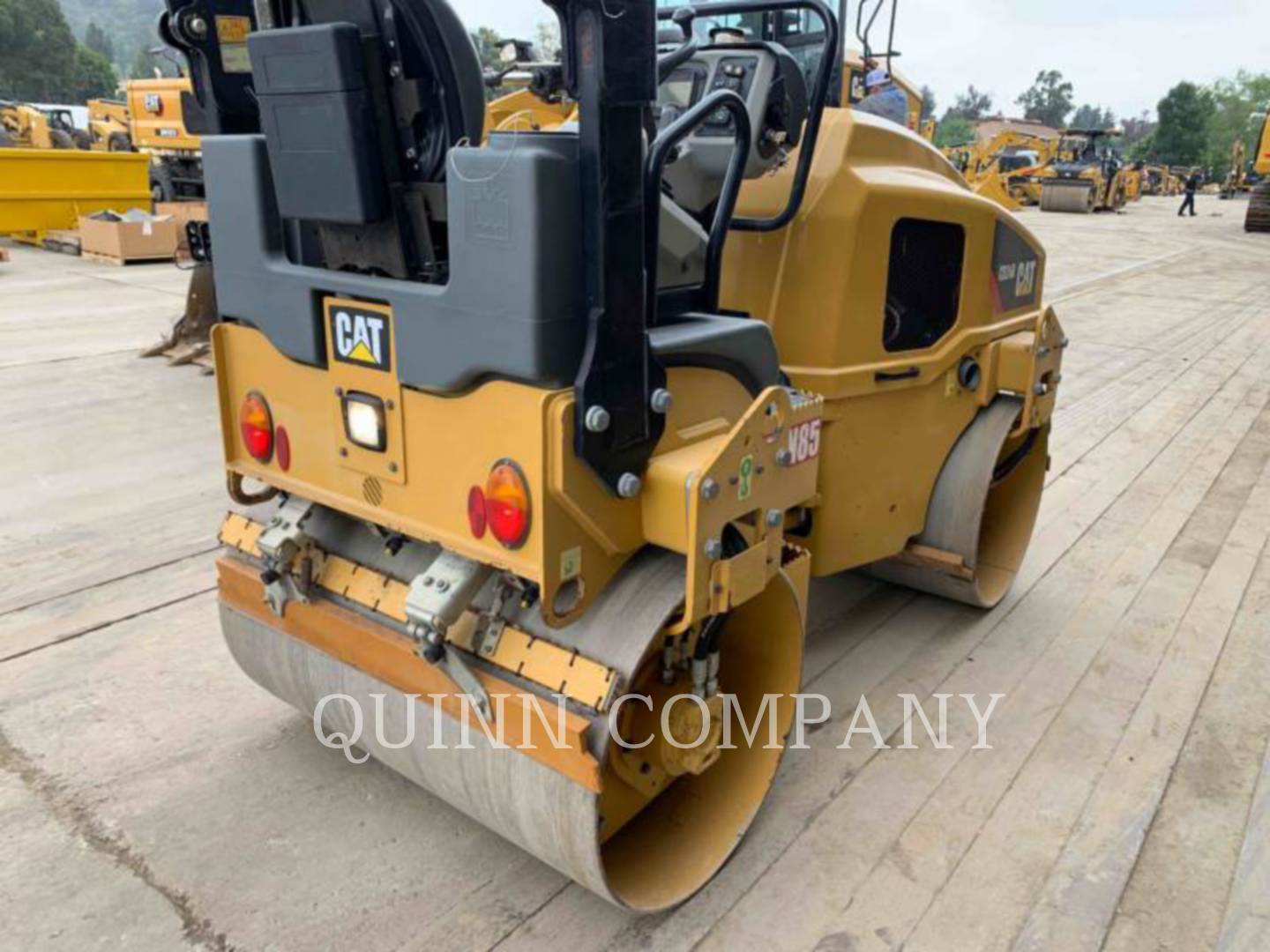 2017 Caterpillar CB24B Asphalt Distributor