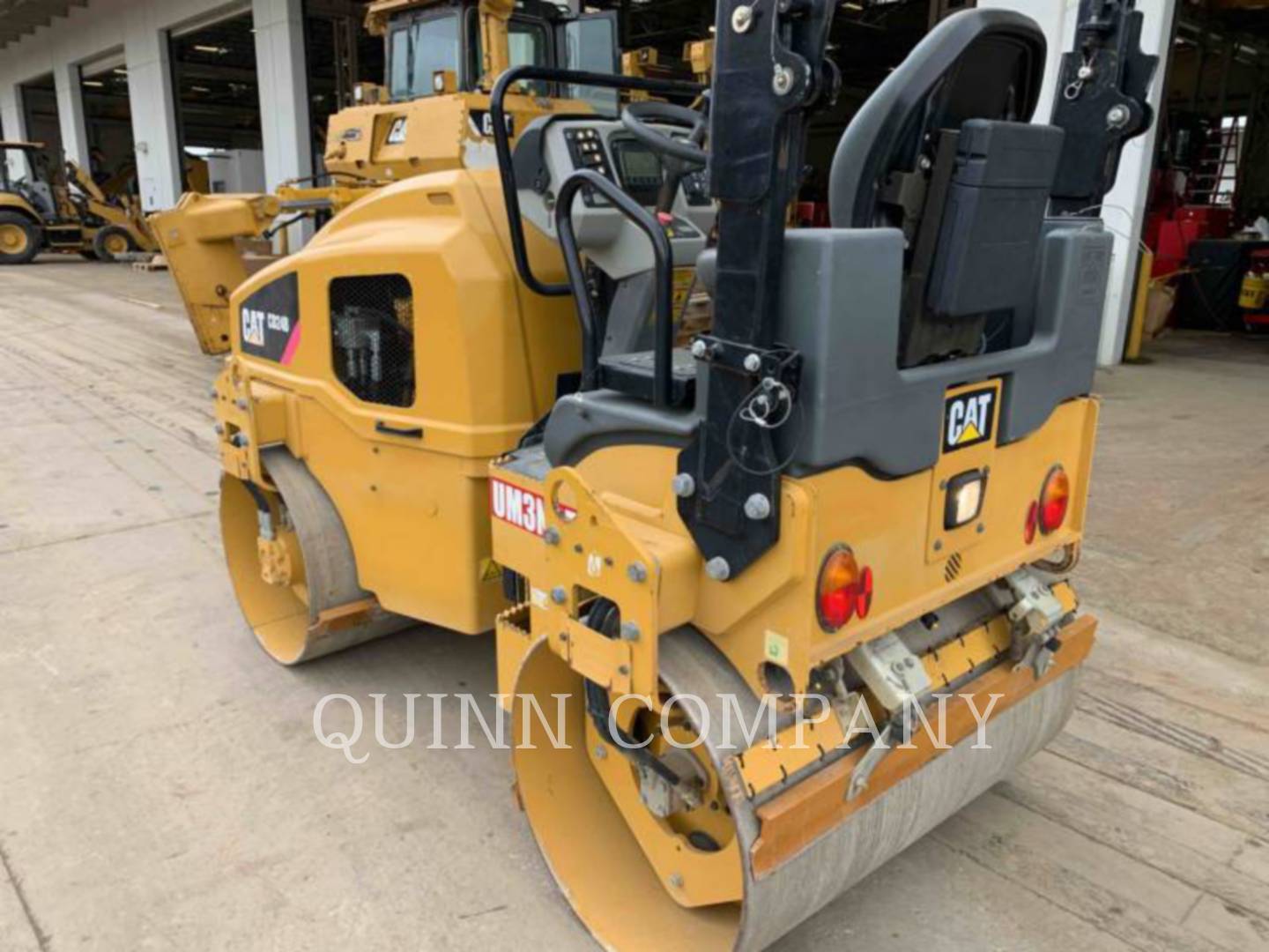 2017 Caterpillar CB24B Asphalt Distributor