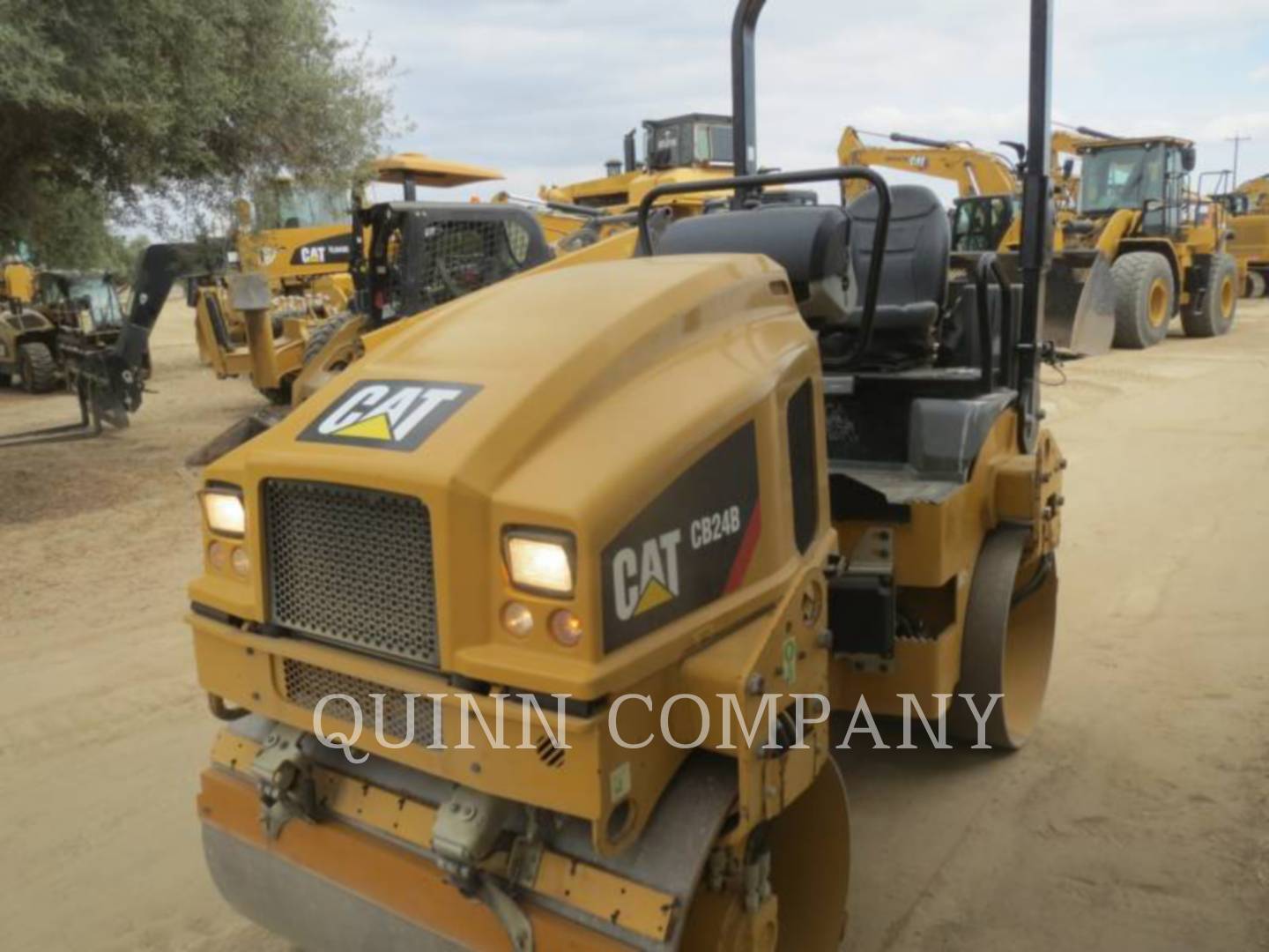 2019 Caterpillar CB24B Asphalt Distributor