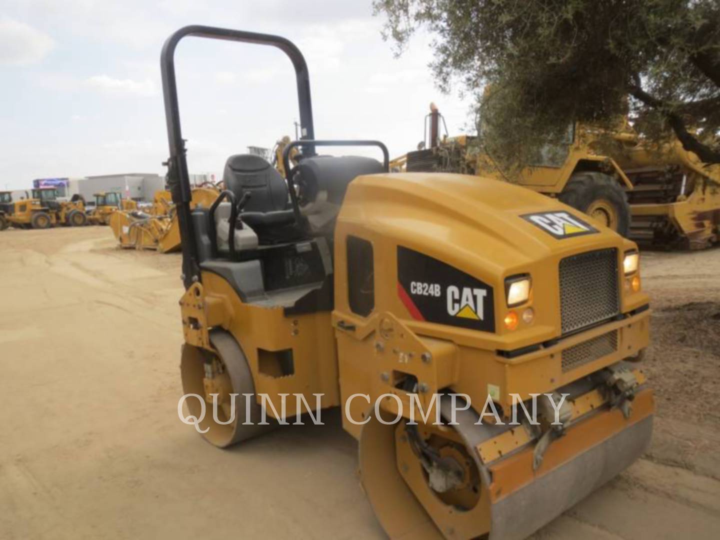 2019 Caterpillar CB24B Asphalt Distributor