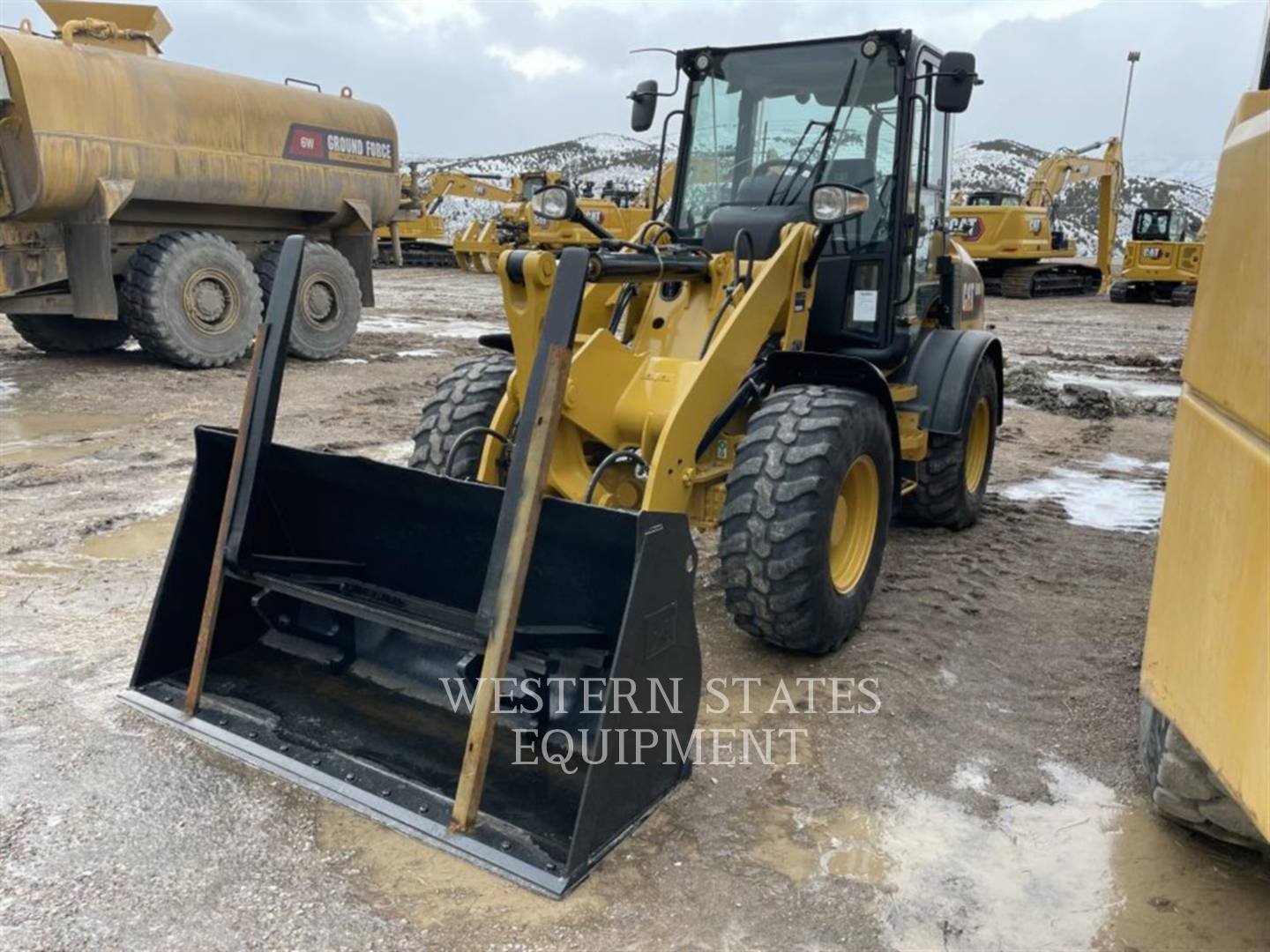 2019 Caterpillar 908M Wheel Loader