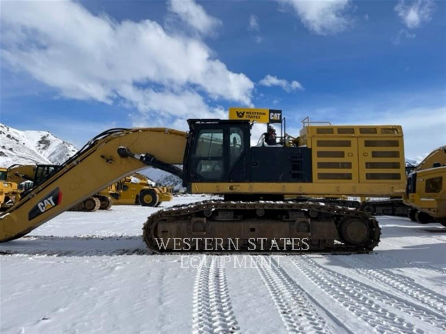 2015 Caterpillar 390F Excavator