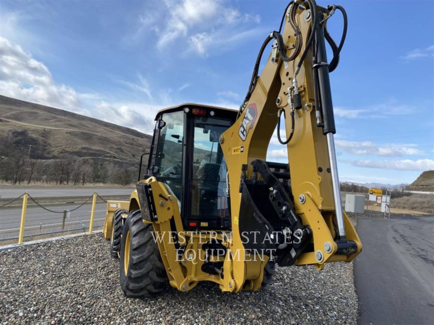 2022 Caterpillar 420 Tractor Loader Backhoe