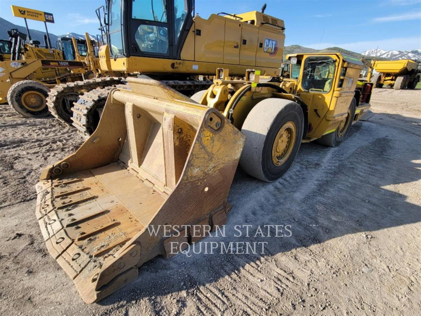 2022 Caterpillar R1300G Loader