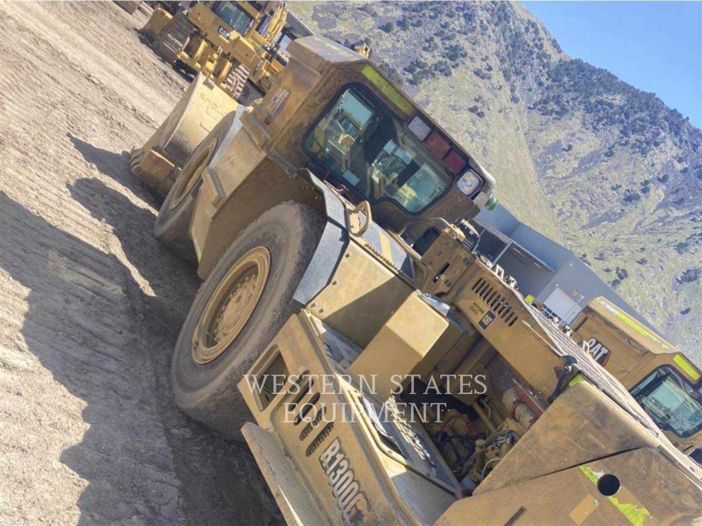 2022 Caterpillar R1300G Loader