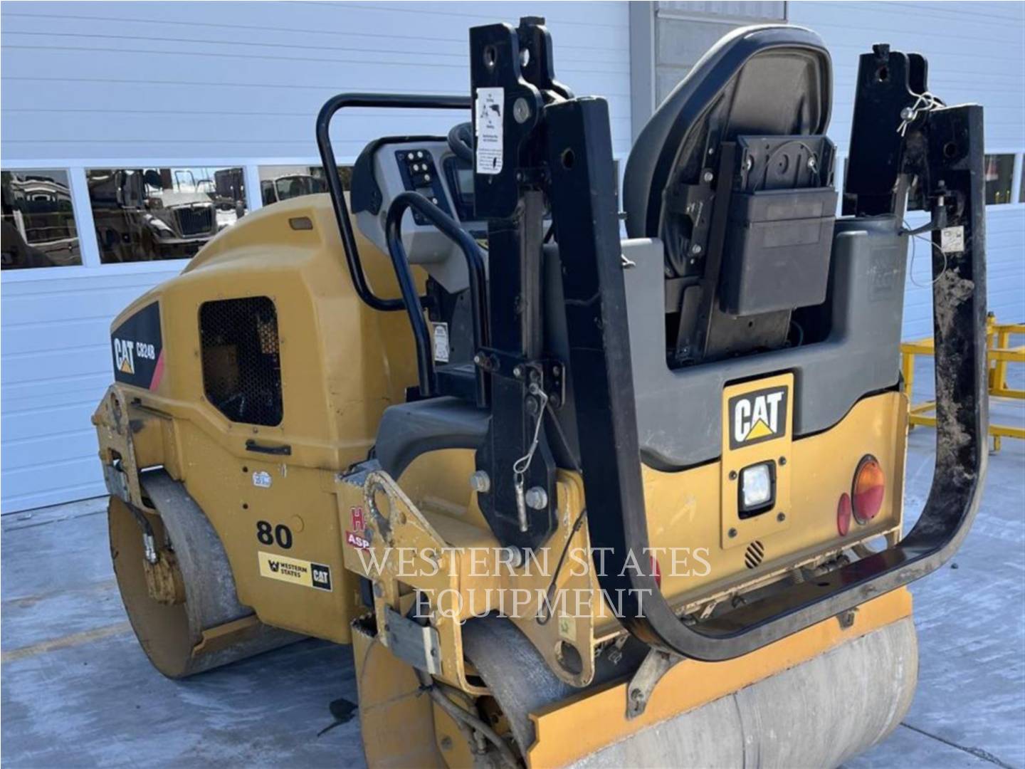 2015 Caterpillar CB24B Vibratory Double