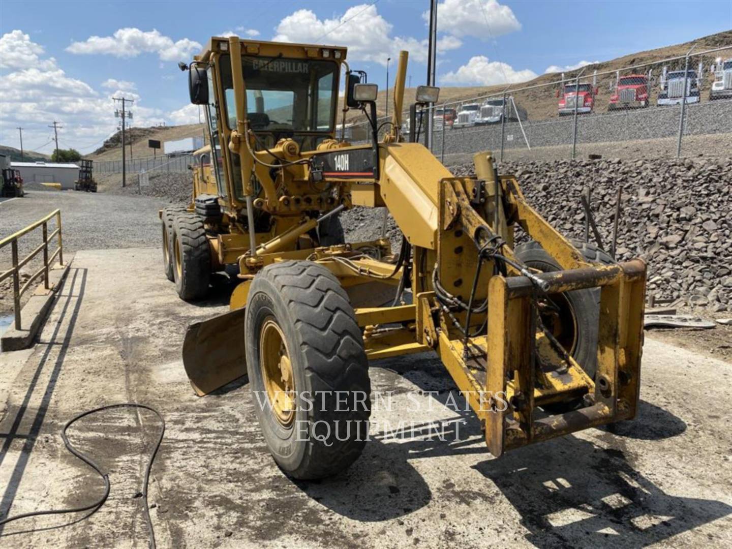 2005 Caterpillar 140H Grader - Road