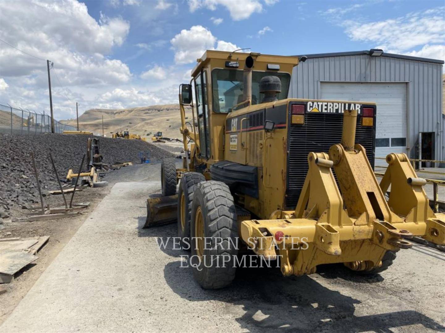 2005 Caterpillar 140H Grader - Road