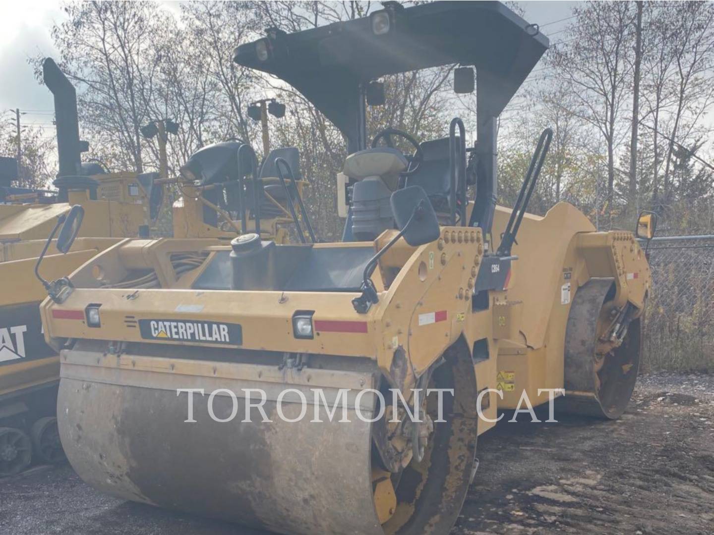 2011 Caterpillar CB64 Compactor