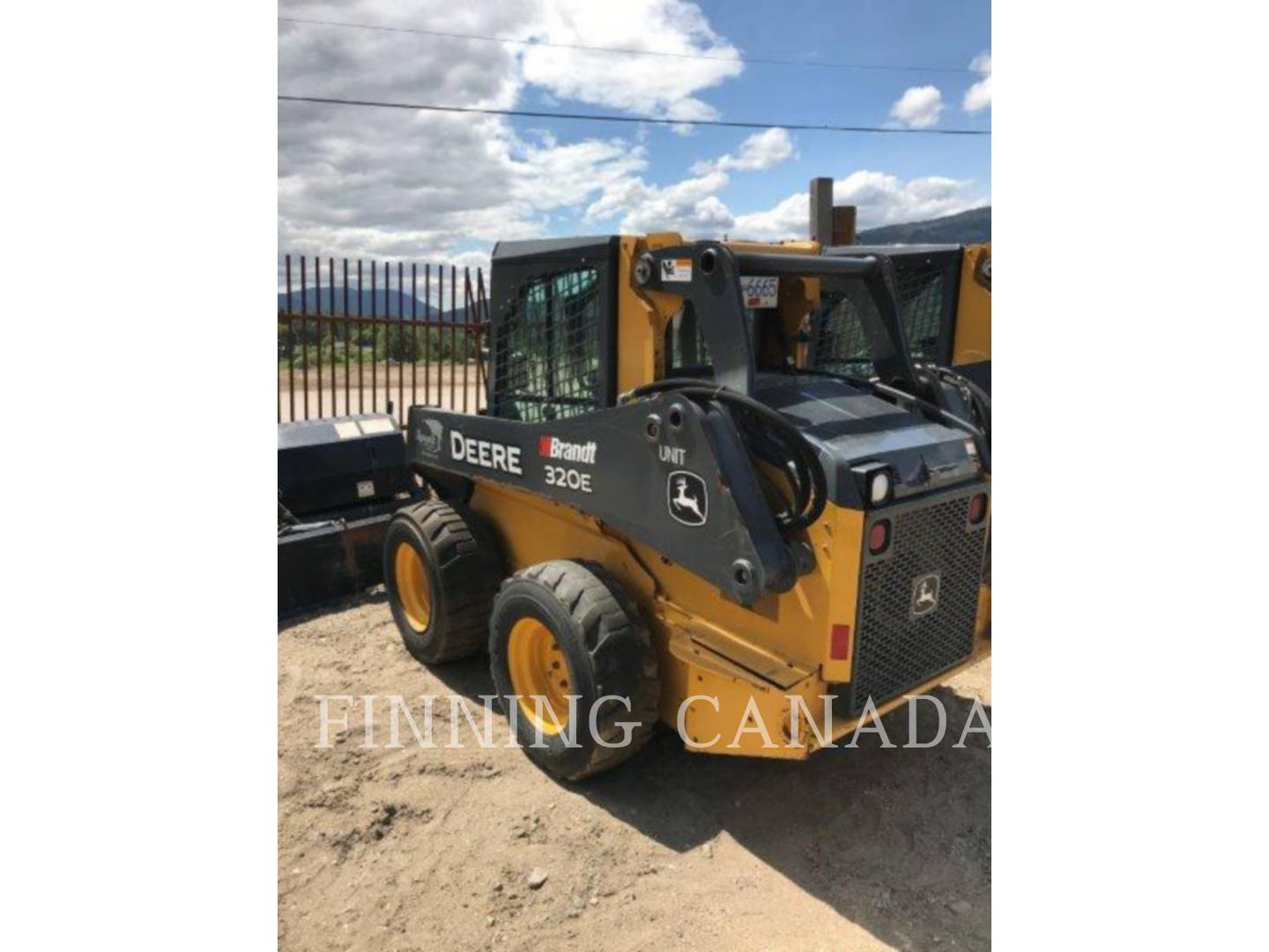 2015 John Deere 320 E Skid Steer Loader