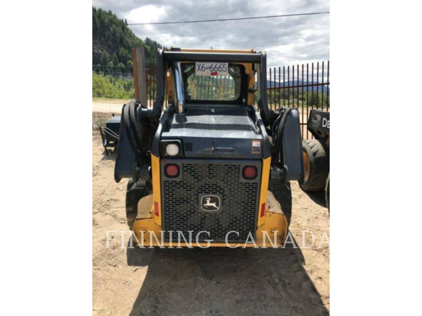 2015 John Deere 320 E Skid Steer Loader