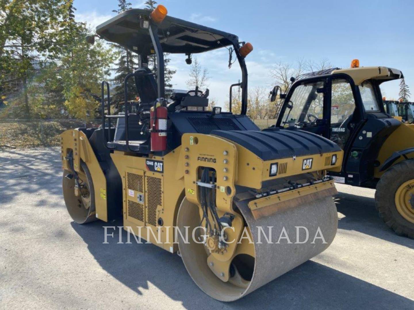 2016 Caterpillar CB-44B Compactor