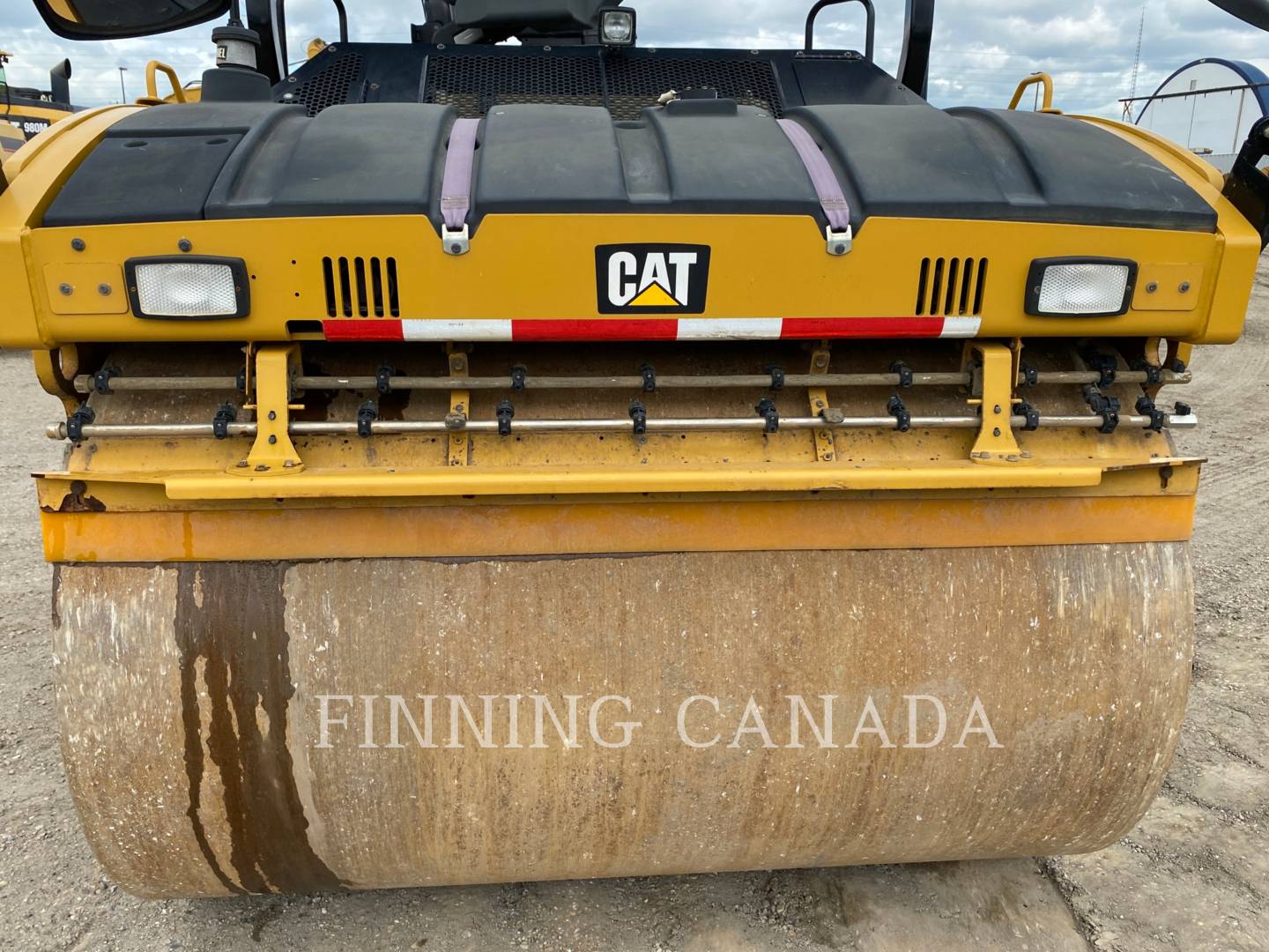 2017 Caterpillar CB64B Compactor