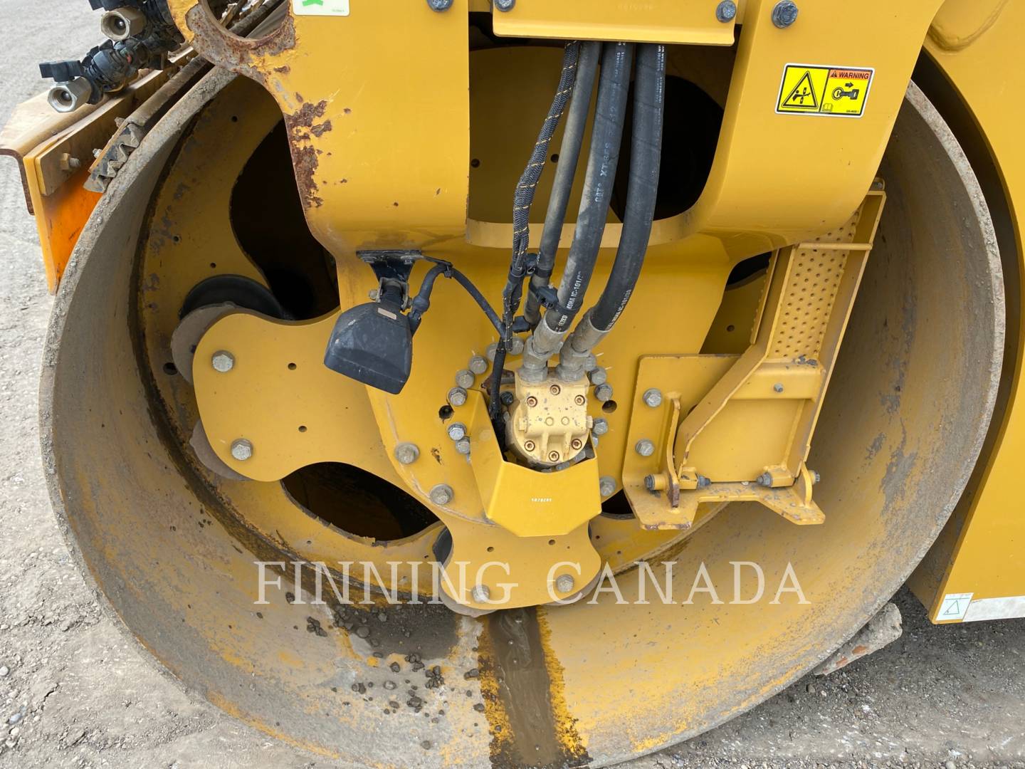 2017 Caterpillar CB64B Compactor