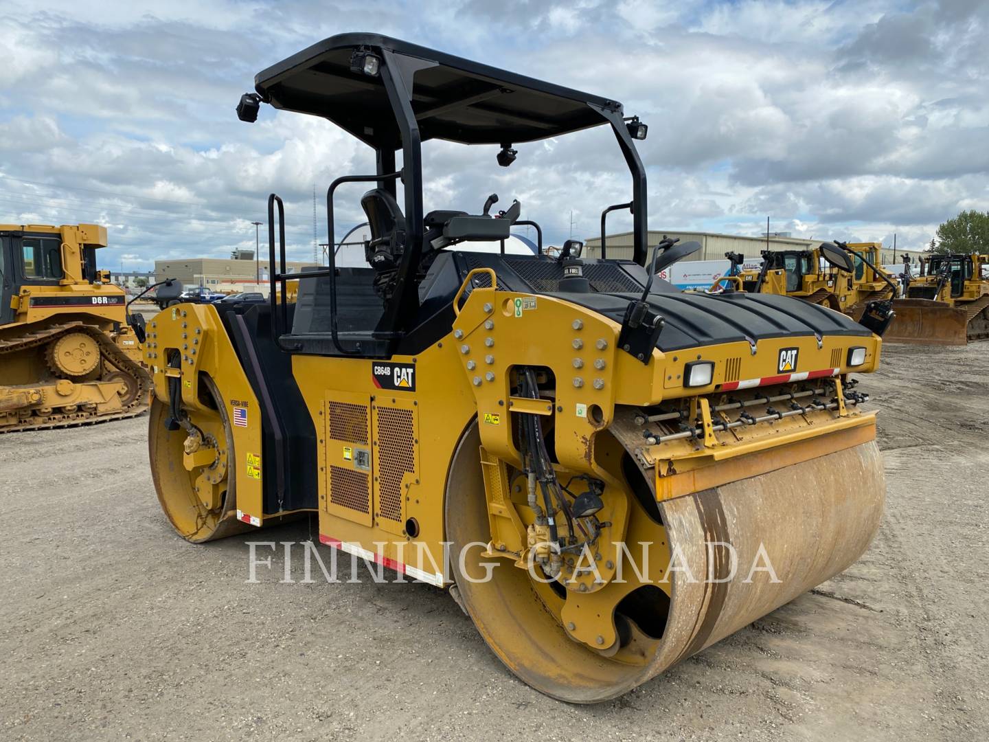 2017 Caterpillar CB64B Compactor