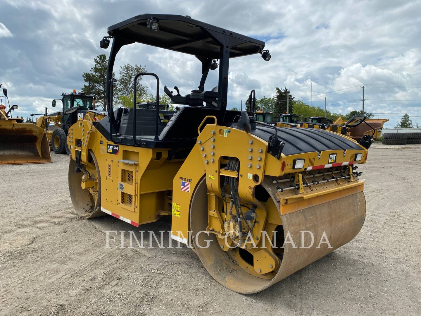 2017 Caterpillar CB64B Compactor