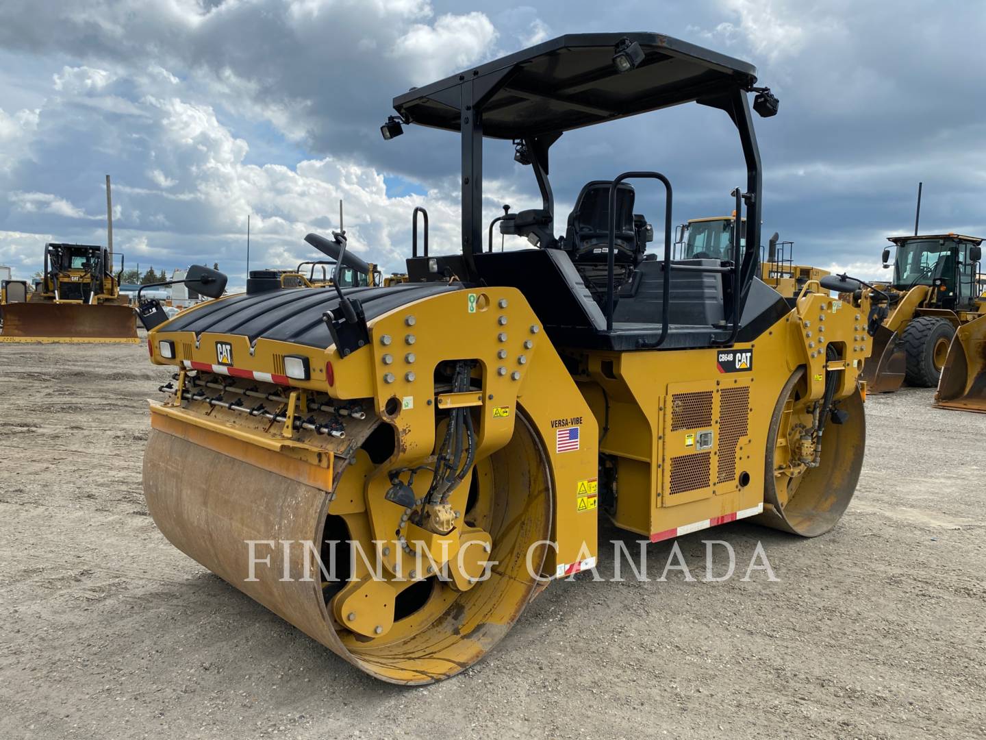 2017 Caterpillar CB64B Compactor