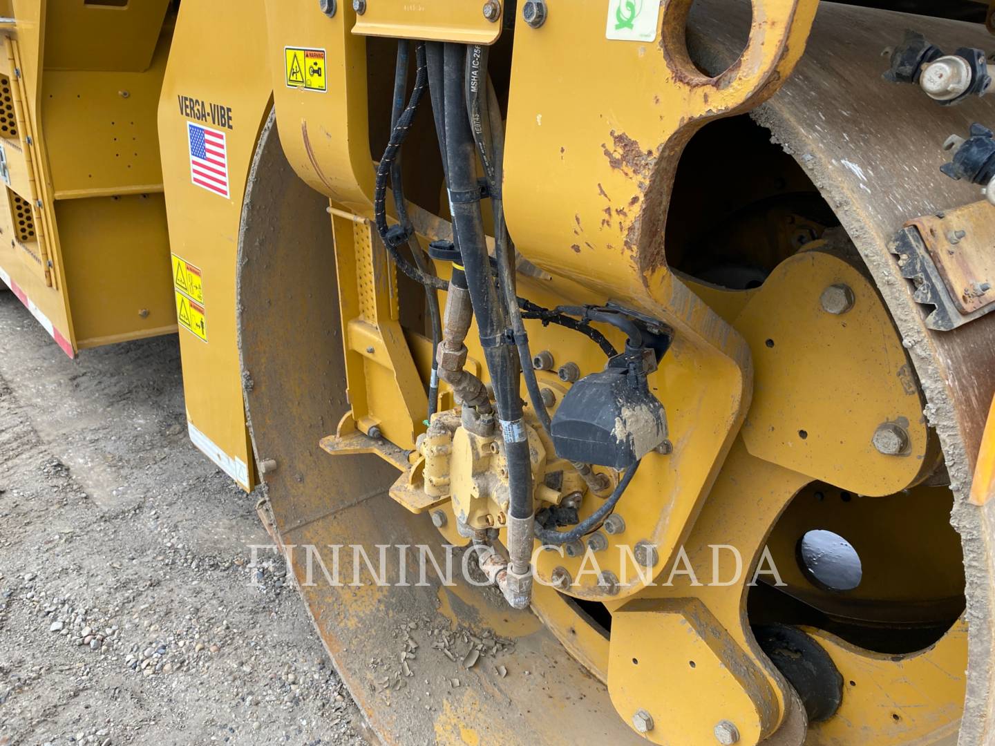 2017 Caterpillar CB64B Compactor