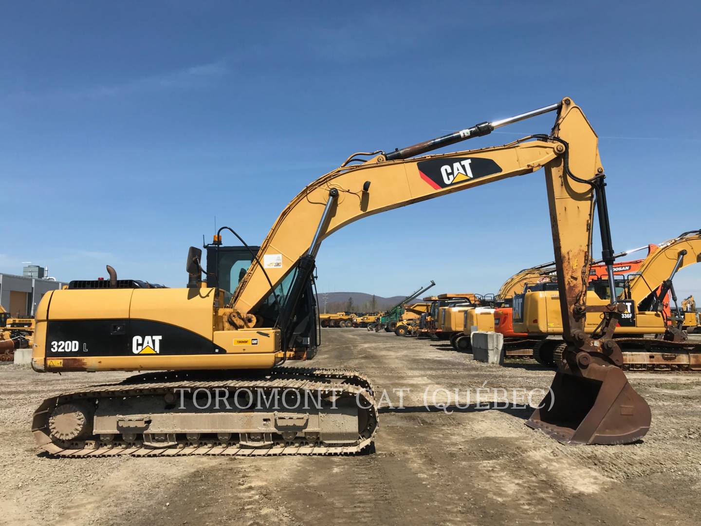 2014 Caterpillar 320DL Excavator