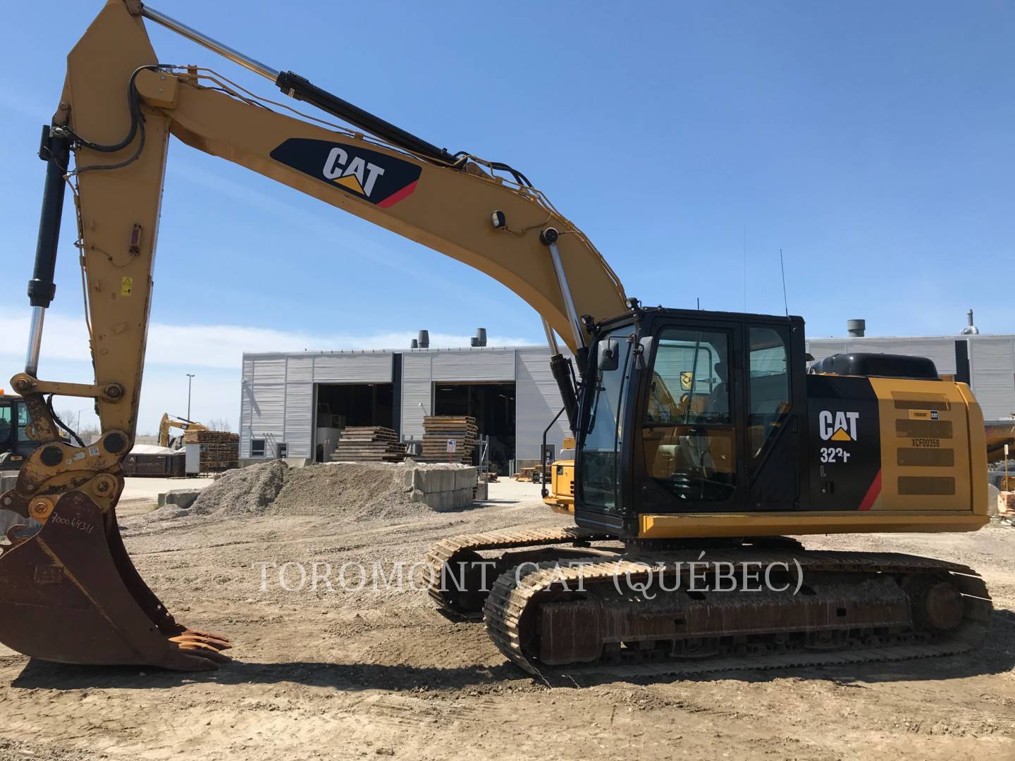 2015 Caterpillar 323FL Excavator