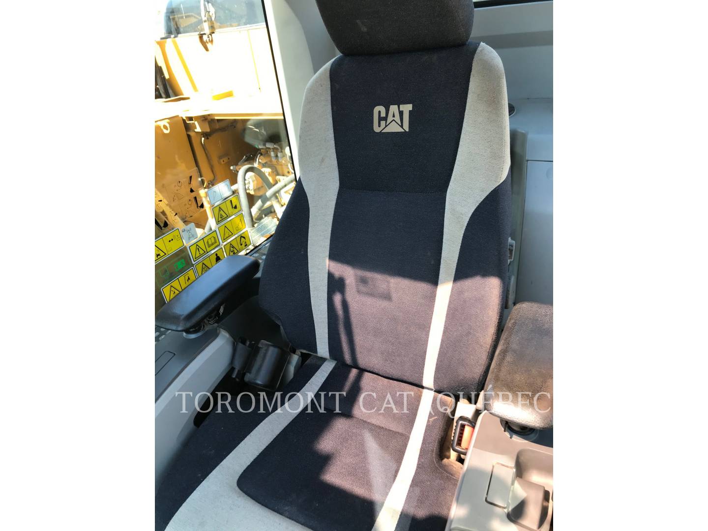 2015 Caterpillar 323FL Excavator