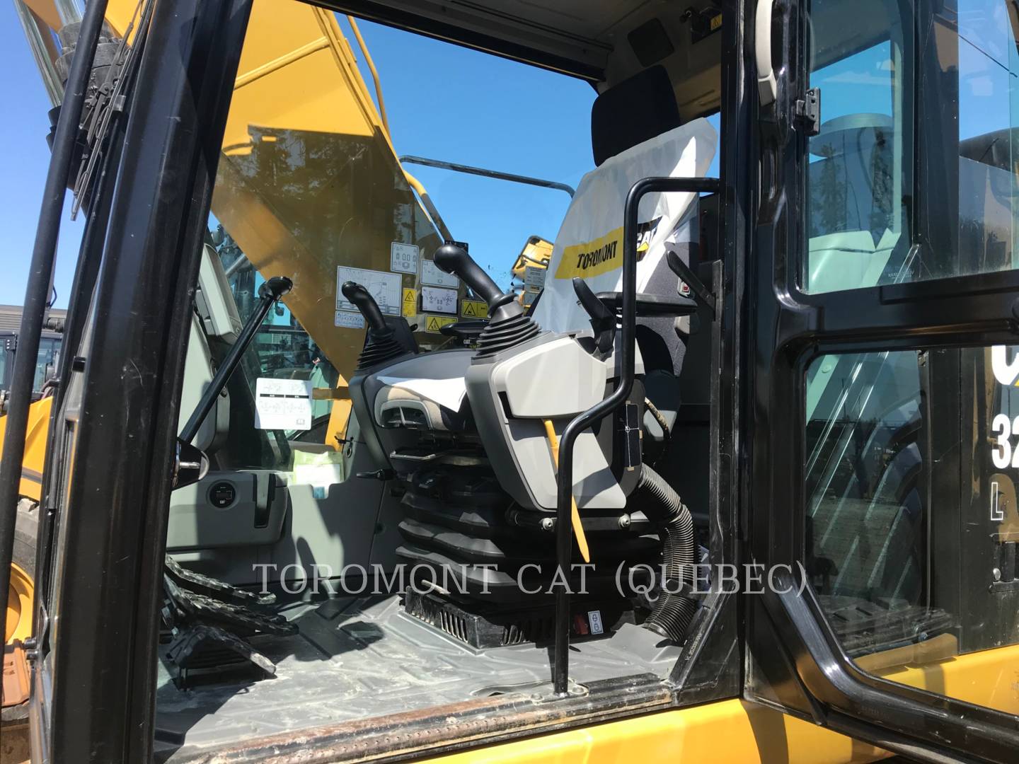 2015 Caterpillar 323FL Excavator