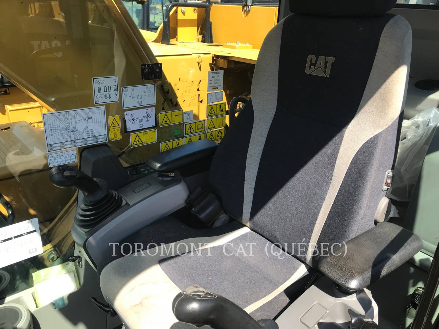 2015 Caterpillar 323FL Excavator