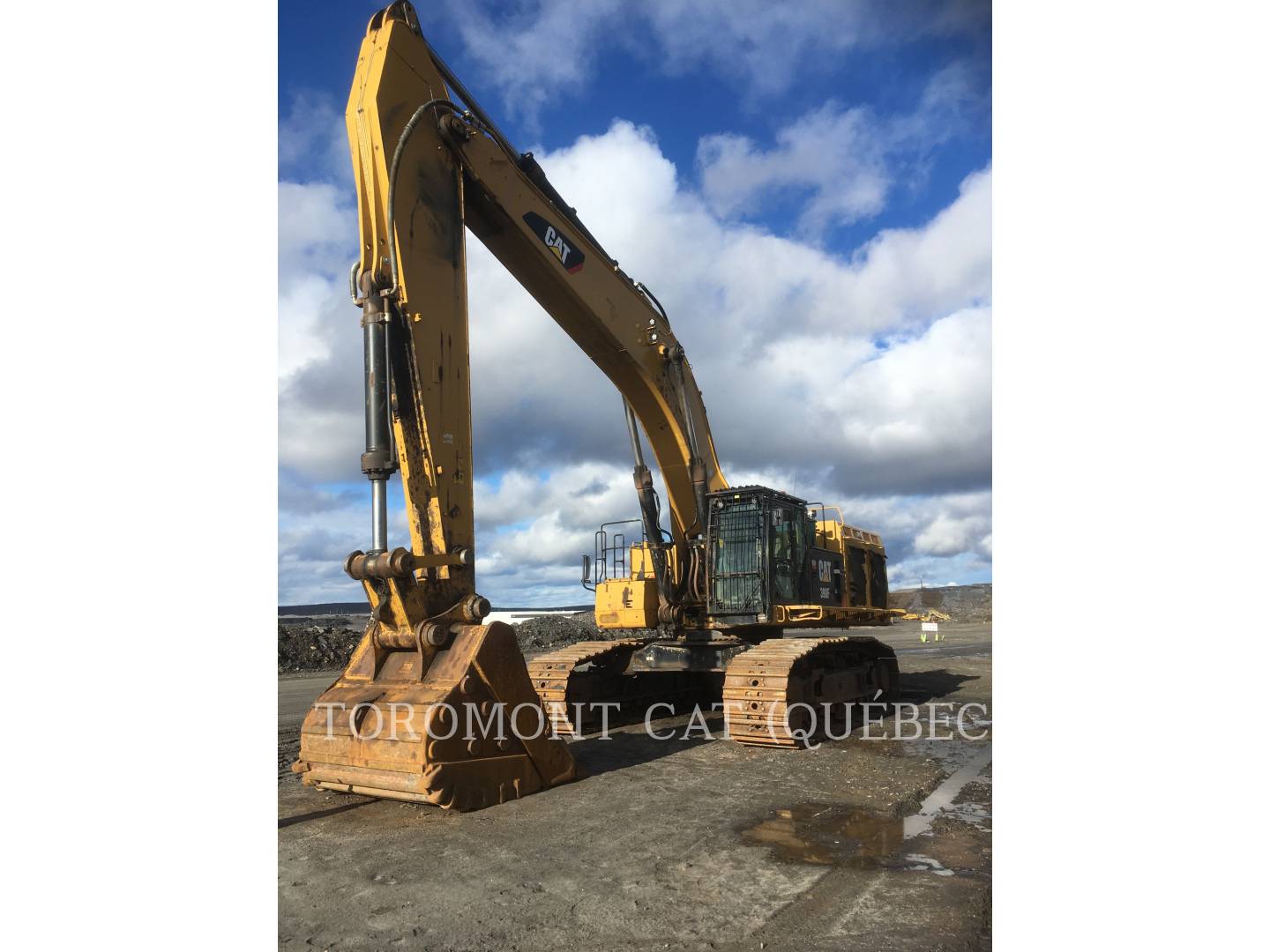 2016 Caterpillar 390FL Excavator