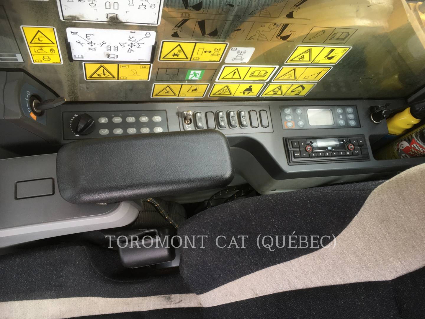 2016 Caterpillar 390FL Excavator